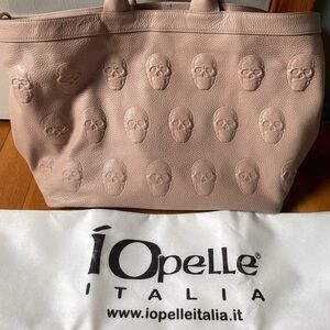 Beautiful íOpelle Skull Bag